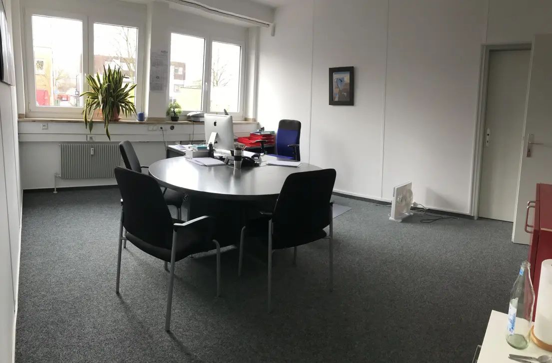 Ca. 430,00 m² modernisierte Büro-/​Praxisfläche in Dortmund-Oespel zu vermieten!