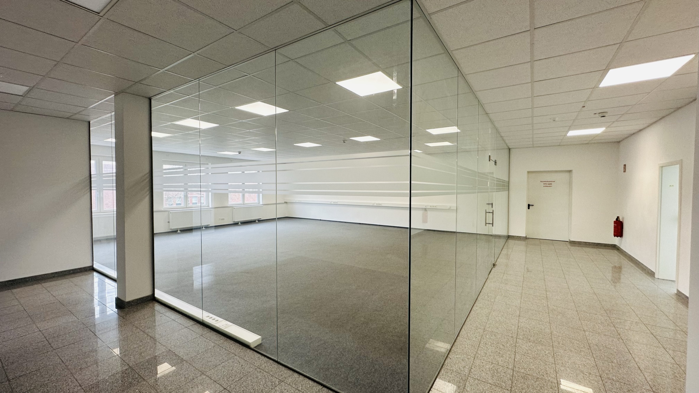 *PROVISIONSFREI* 300 m² – 1.270,67 m² Büro-/​Praxisräume zu vermieten!