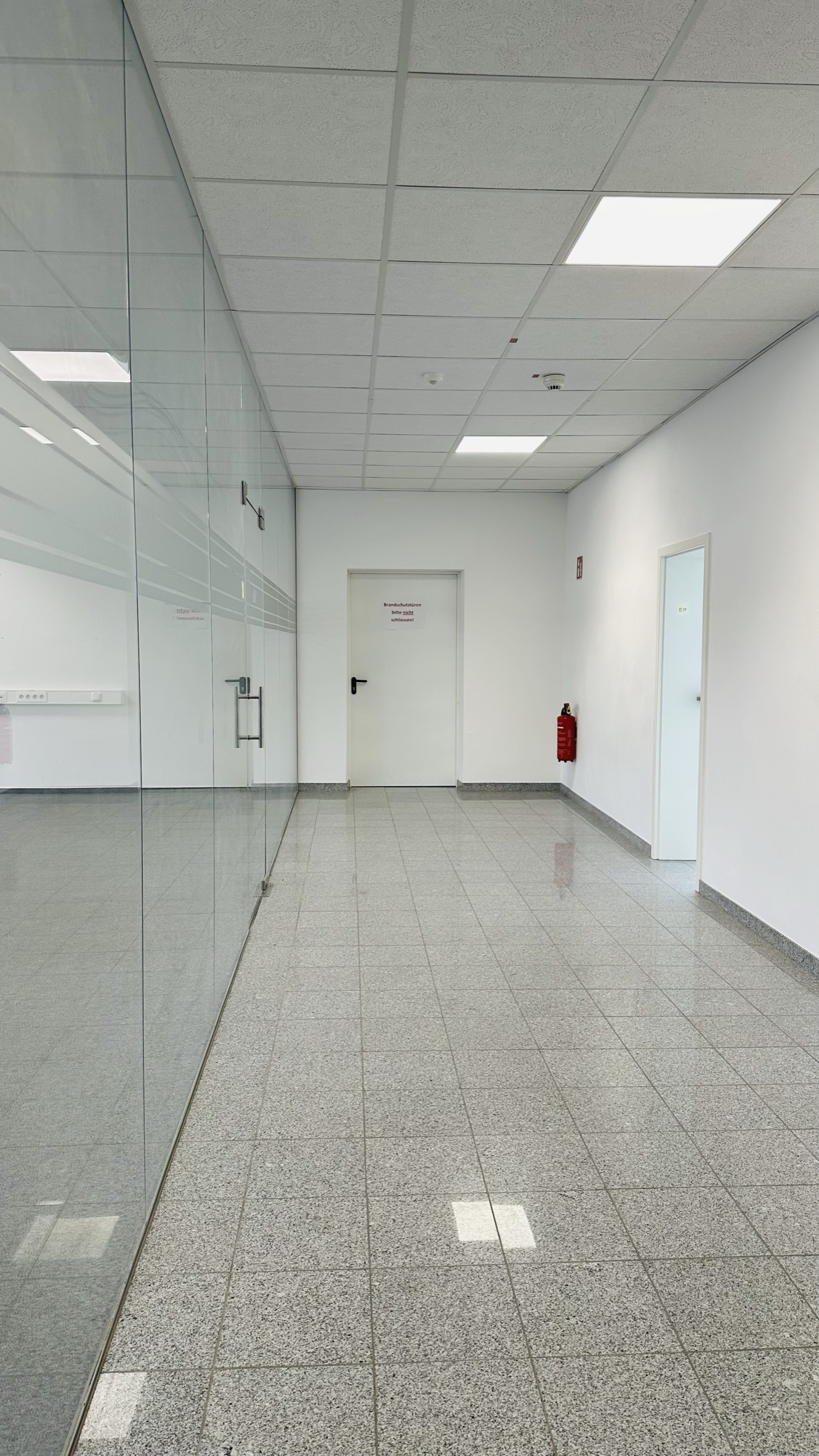 *PROVISIONSFREI* 900 m² – 1.270,67 m² Büro-/​Praxisräume zu vermieten!