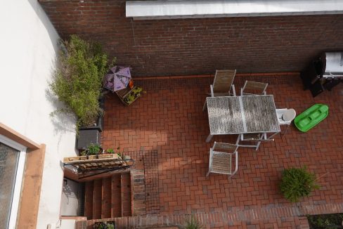 Terrasse hinter dem Haus