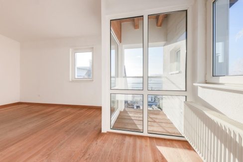 Zimmer mit Loggia OG