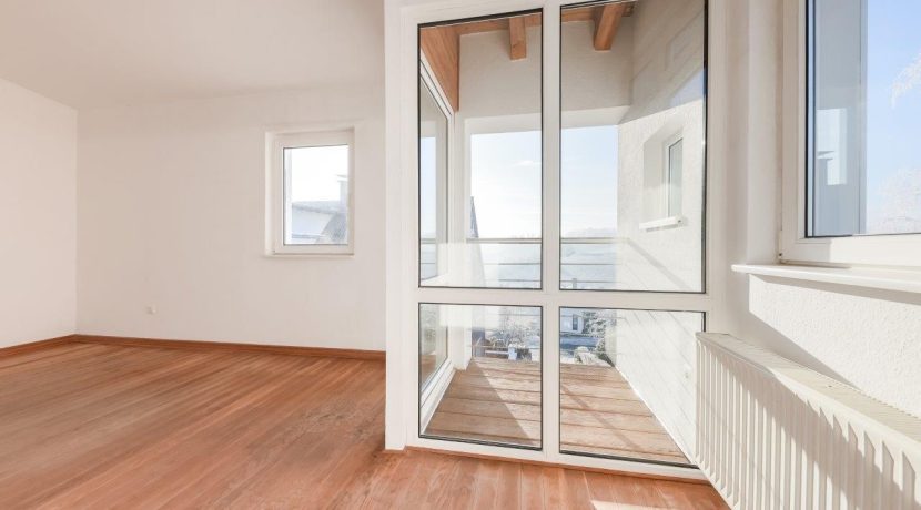 Zimmer mit Loggia OG