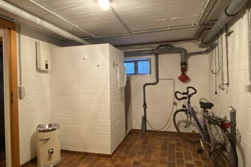 Keller mit Dusche und Außentür