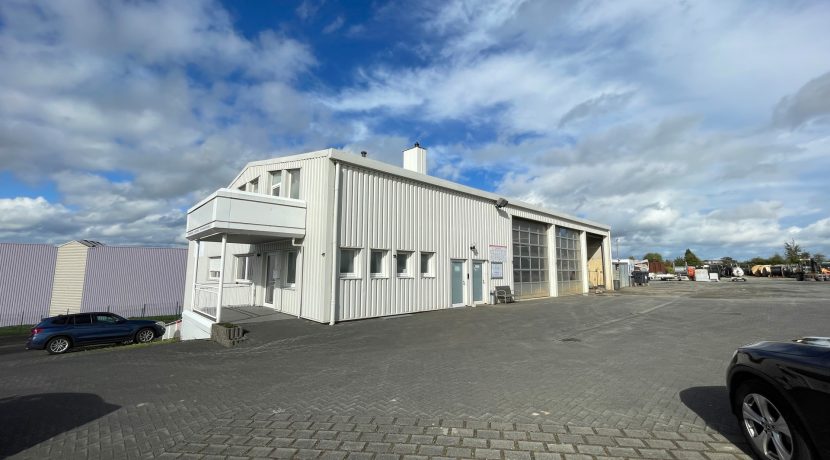 Bürogebäude + Werkstatt