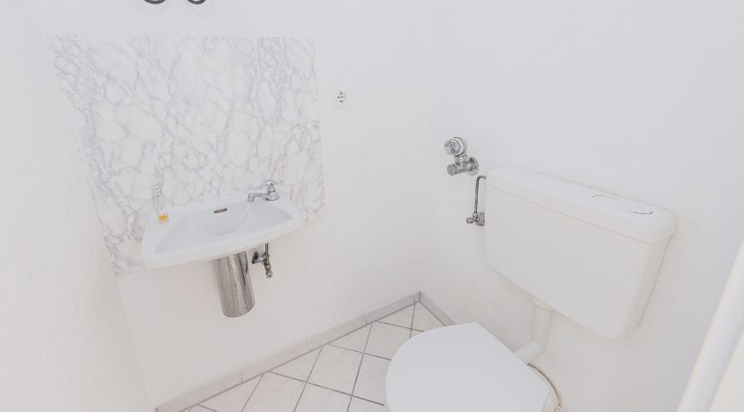 separates WC
