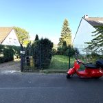 Blick auf das Grundstück von der Straße