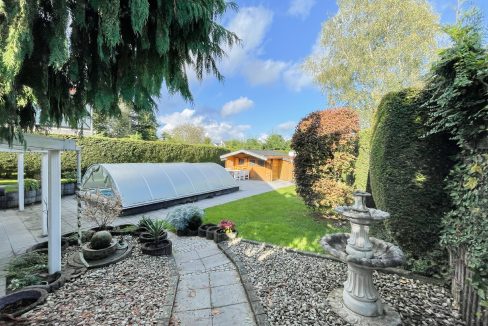 Garten mit Pool