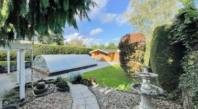 Garten mit Pool