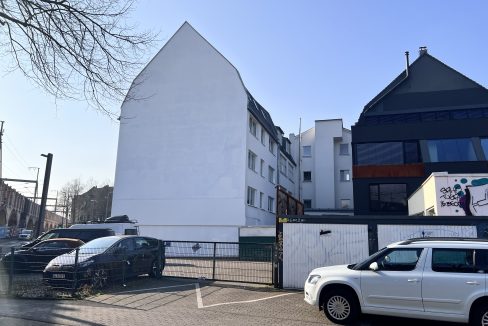 Garagen und Freifläche