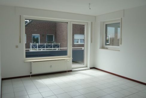 Wohnzimmer mit Balkon