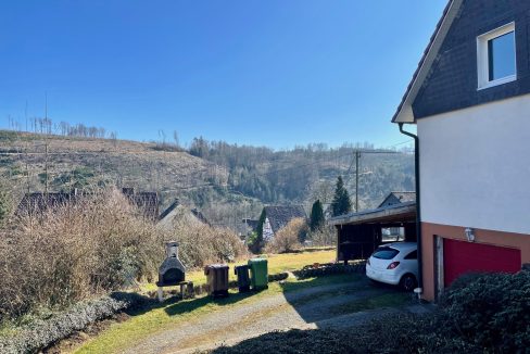Stellplätze vor dem Haus