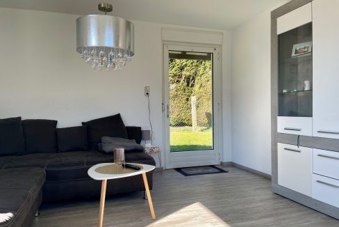 Wohnzimmer mit Terrassentür (EG)