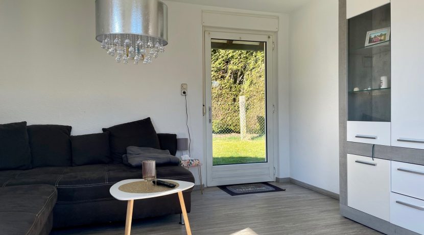 Wohnzimmer mit Terrassentür (EG)