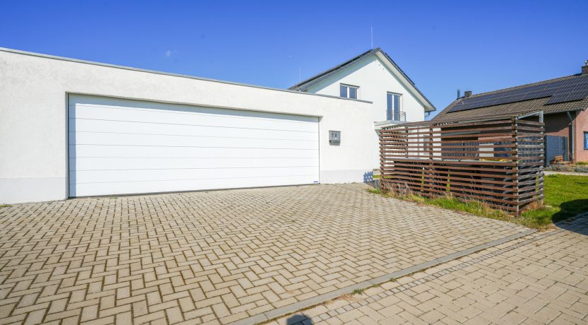 Extra breite Garage