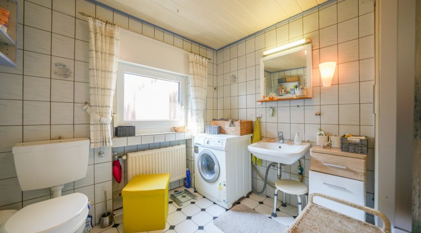 Badezimmer EG