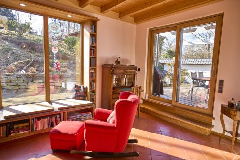 Wohnbereich mit Zugang zur Terrasse