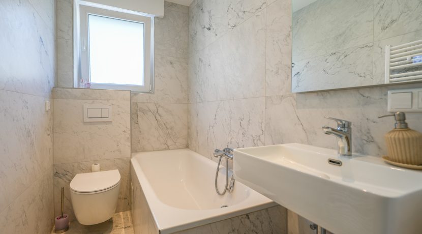 Badezimmer 1. OG