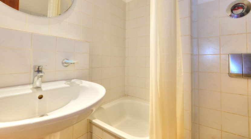 Badezimmer mit Dusche