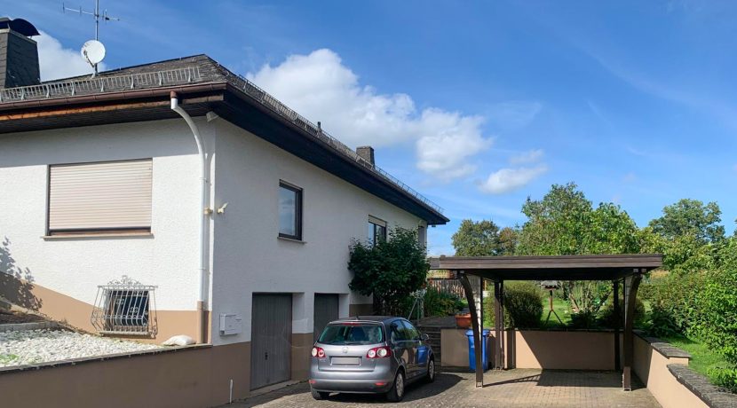 Hofbereich Doppelgarage-Carport