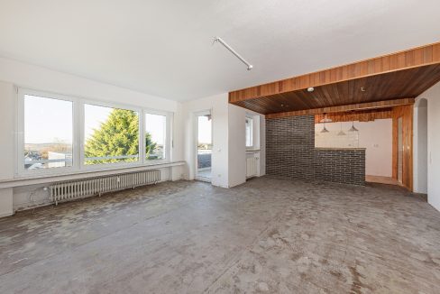 Wohn-/Esszimmer mit Küche (Ist-Zustand)