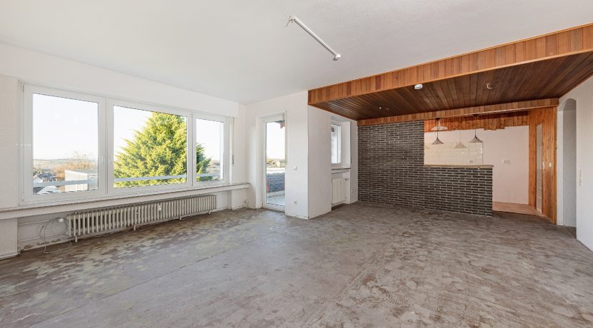 Wohn-/Esszimmer mit Küche (Ist-Zustand)