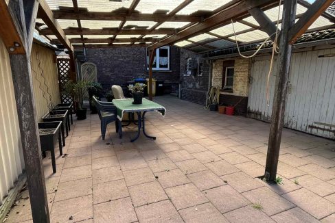 Terrasse mit Überdachung