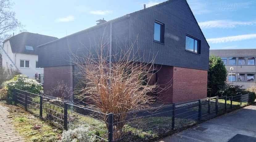 Hauseingangsseitenansicht