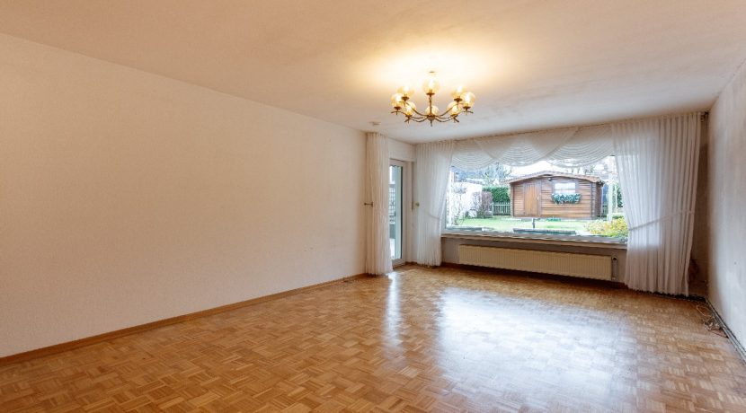 großzügiges Wohnzimmer
