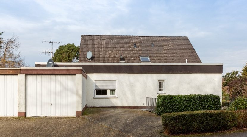 Garage + 3 Stellplätze