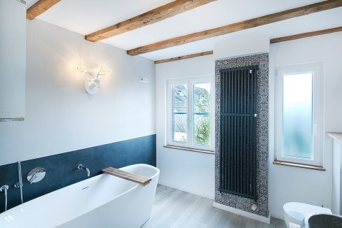 Wannenbad mit Fenster