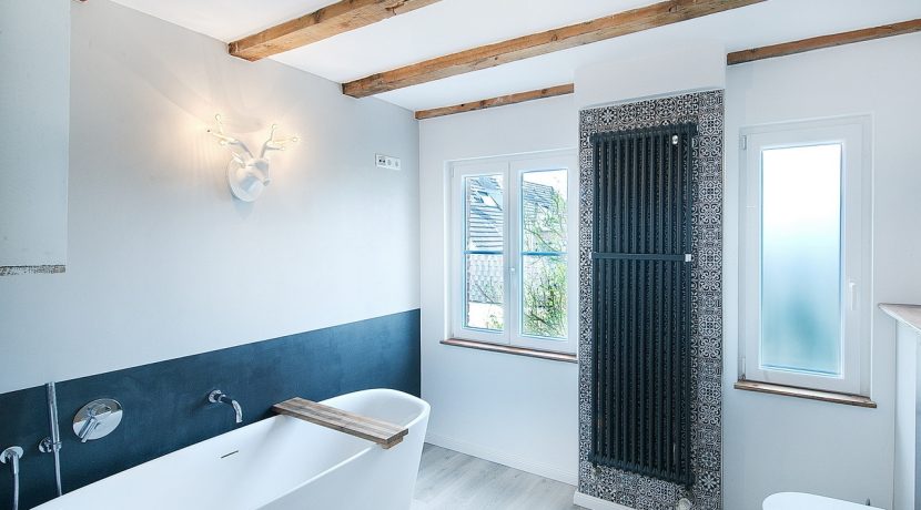 Wannenbad mit Fenster