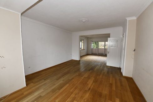 Blick von Wohnzimmer ins Esszimmer