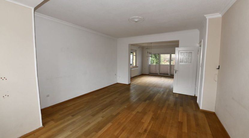 Blick von Wohnzimmer ins Esszimmer