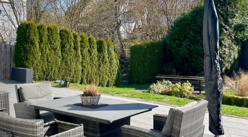 Terrasse vor dem Wohnbereich (Wohnung I - EG)