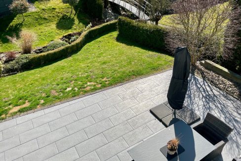Blick auf die Terrasse (Wohnung I)