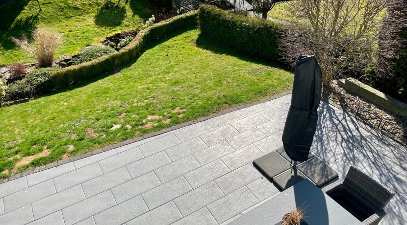 Blick auf die Terrasse (Wohnung I)