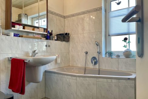 Bad mit Wanne (Wohnung I - OG)
