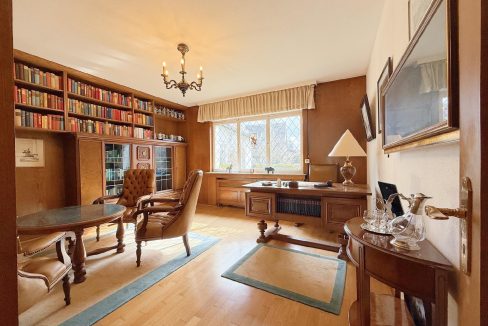 Arbeitszimmer (EG)