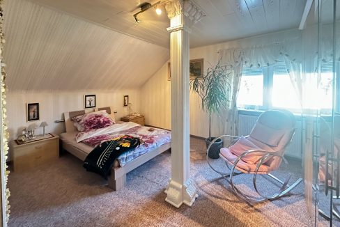 Schlafzimmer DG