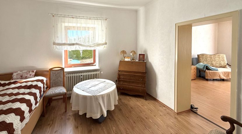 EG Ankleide/Büro/SZ