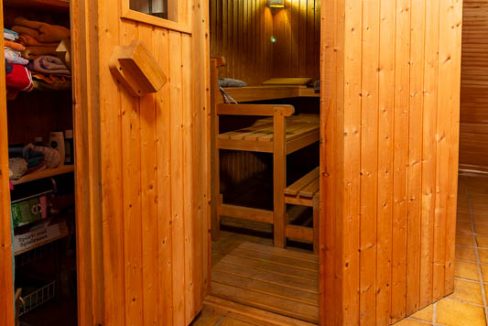 Private Sauna im Keller – Ihr persönlicher Wellnessbereich für Erholung pur.
