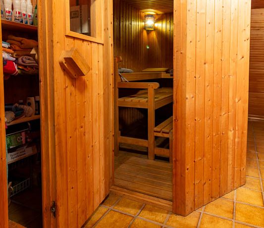 Private Sauna im Keller – Ihr persönlicher Wellnessbereich für Erholung pur.