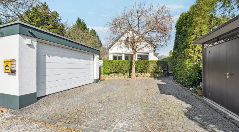 Garage / Stellplätze