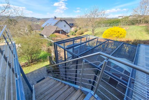 Treppe vom Balkon in den Garten