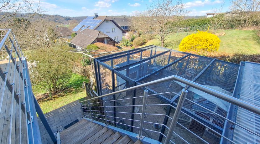 Treppe vom Balkon in den Garten