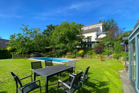 Garten mit Blick zum Pool