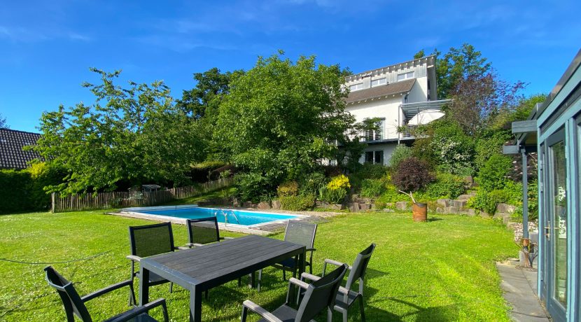Garten mit Blick zum Pool