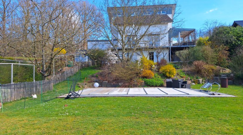 Blick vom Garten aufs Haus