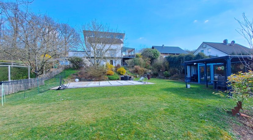 Blick vom Garten aufs Haus