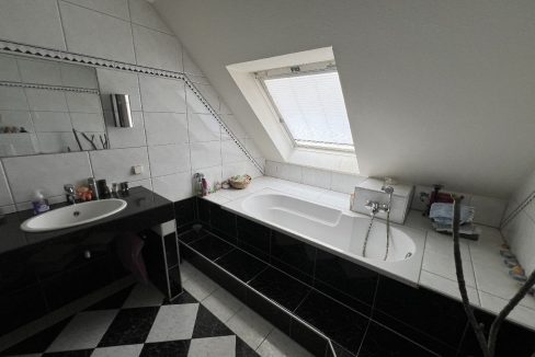 Badezimmer mit Wanne